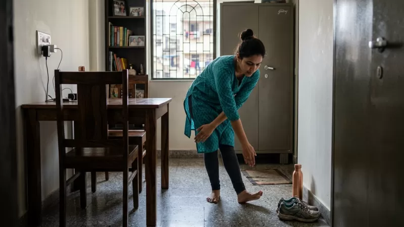 Tiny Floor Space? Stay Active With These Compact Home Moves